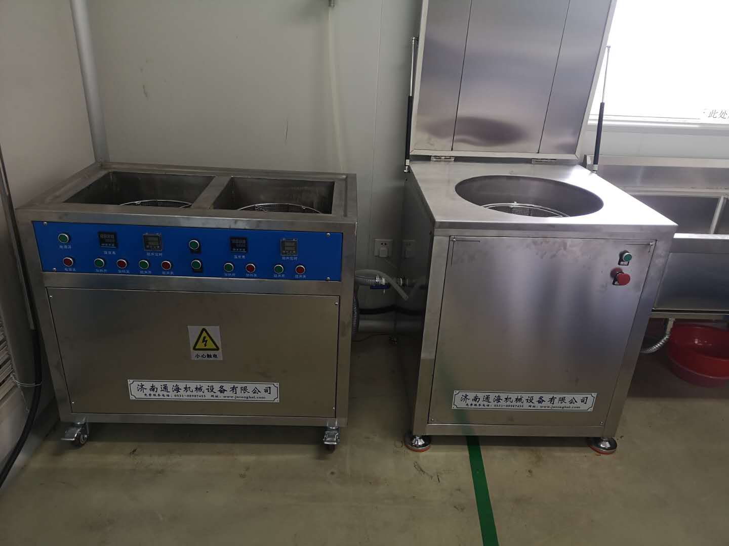 工業(yè)超聲波清洗機(jī)使用是否有標準?(圖1) 工業超聲(shēng)波清(qīng)洗機使用是否有標準?(圖1)